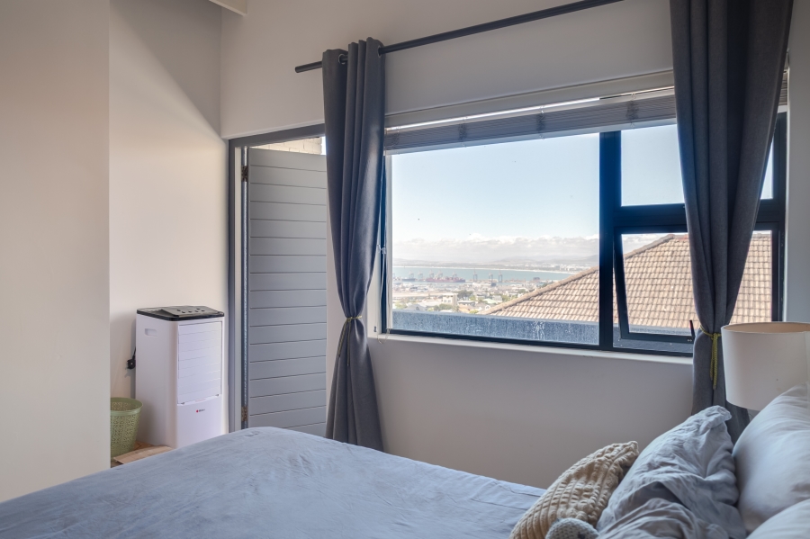 1 Bedroom Property for Sale in Vredehoek Western Cape